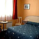 Hotel Logis Le Cantarel 3*