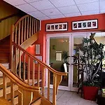Hotel Logis Le Cantarel 3*