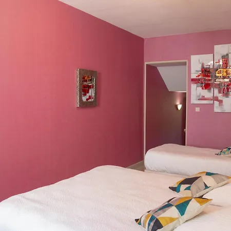 Logis Le Cantarel Hotel 3*