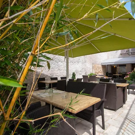 Logis Le Cantarel Hotel 3*