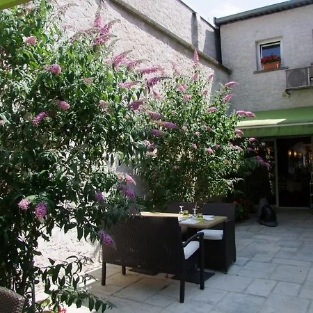 Logis Le Cantarel Hotel 3*