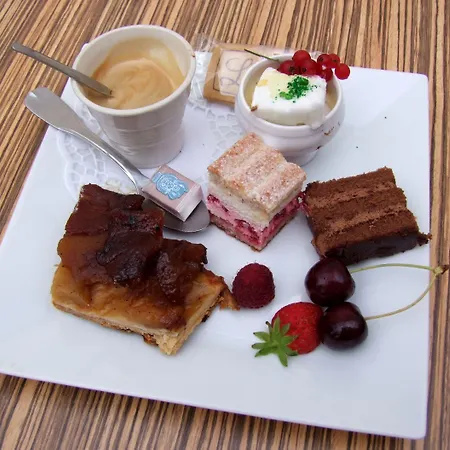 Hotel Logis Le Cantarel