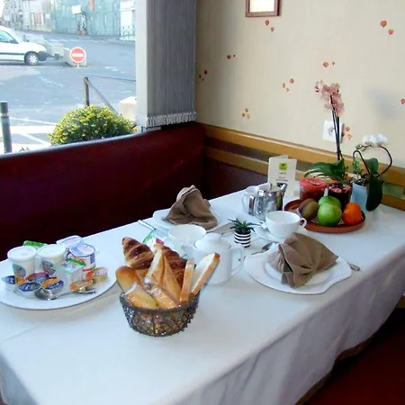 Logis Le Cantarel Hotel 3*