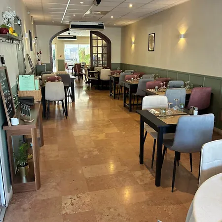 Hotel Logis Le Cantarel 3*
