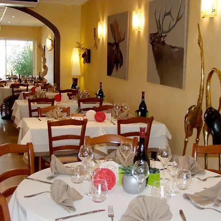 فندق Logis Le Cantarel