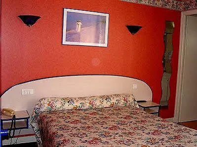 Logis Le Cantarel Hotel