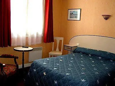 Hotel Logis Le Cantarel 3*