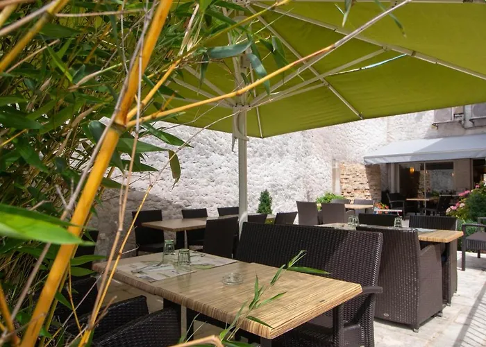 Logis Le Cantarel Hotel 3*