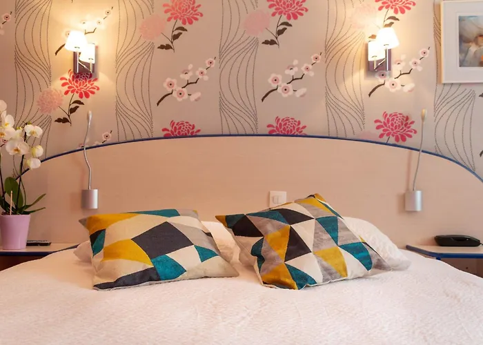 Hotel Logis Le Cantarel