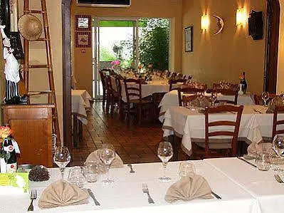 Logis Le Cantarel Hotel 3*